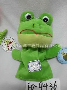 青蛙玩偶服吃瓜,萌趣横生夏日狂欢